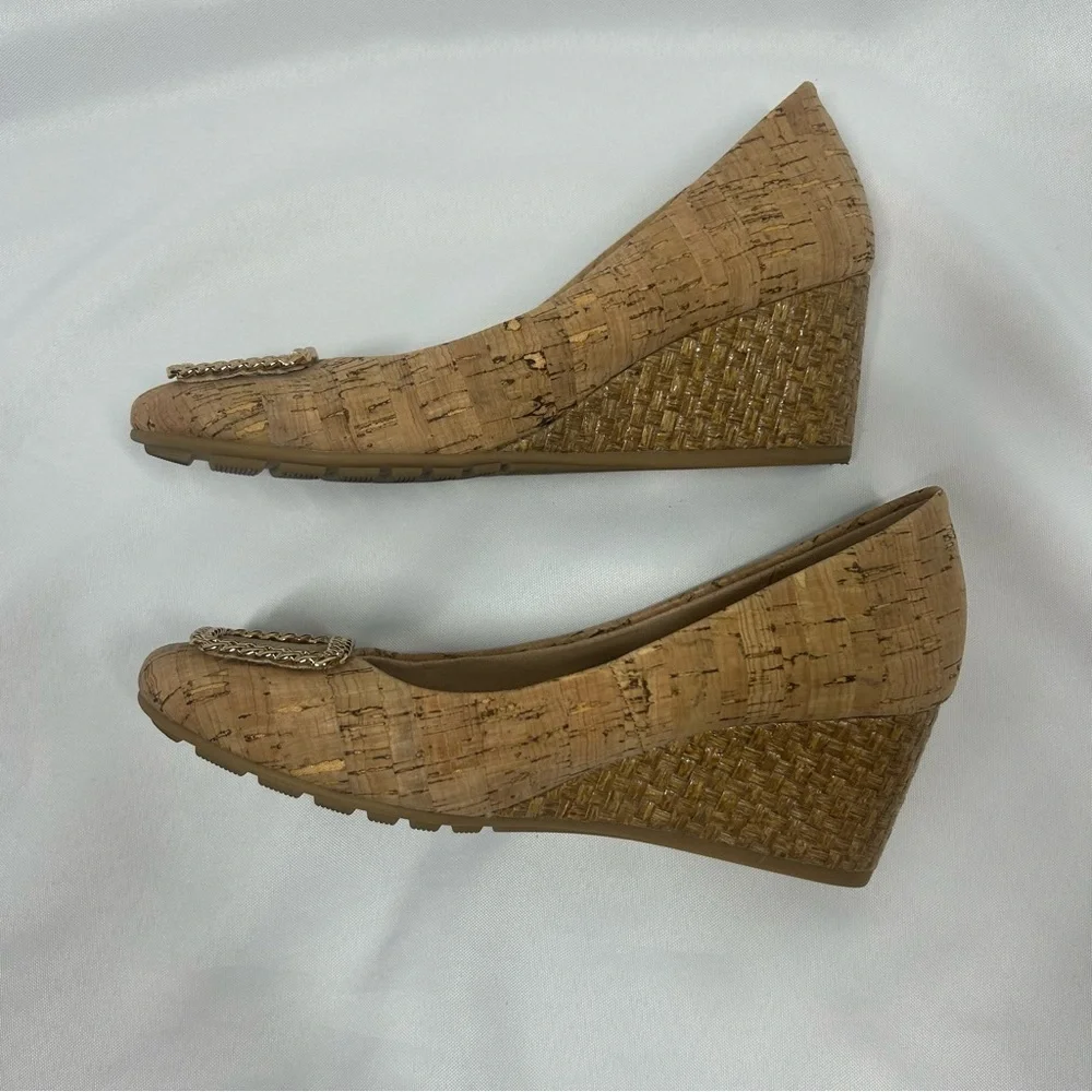Anne Klein | Shantell iFlex Cork Wedges Gold Chain Heels Tan Women’s Size 7.5